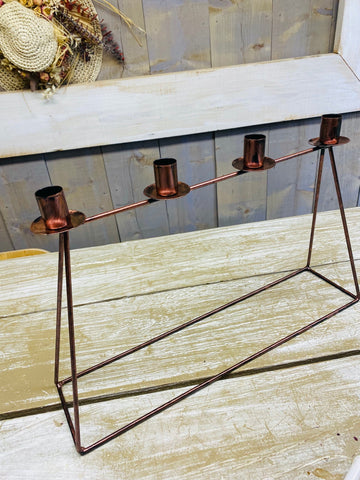 Kaars houder/ kandelaar, koperkleurig / zwart metaal, 4 dunne kaarsen, H20cm B33cm, per stuk