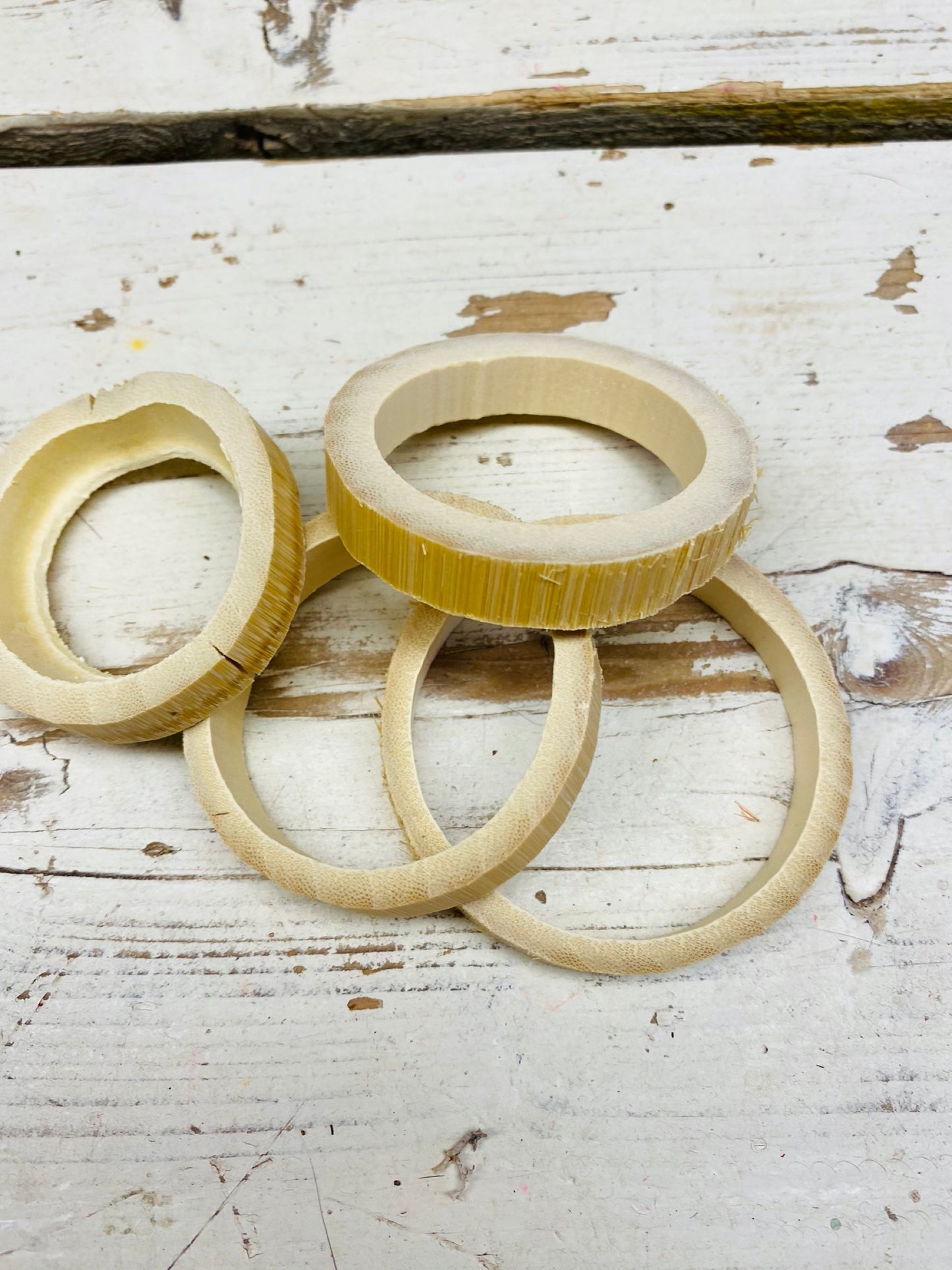Bamboo ring hout naturel, per stuk, van 3 tot 7cm doorsnee