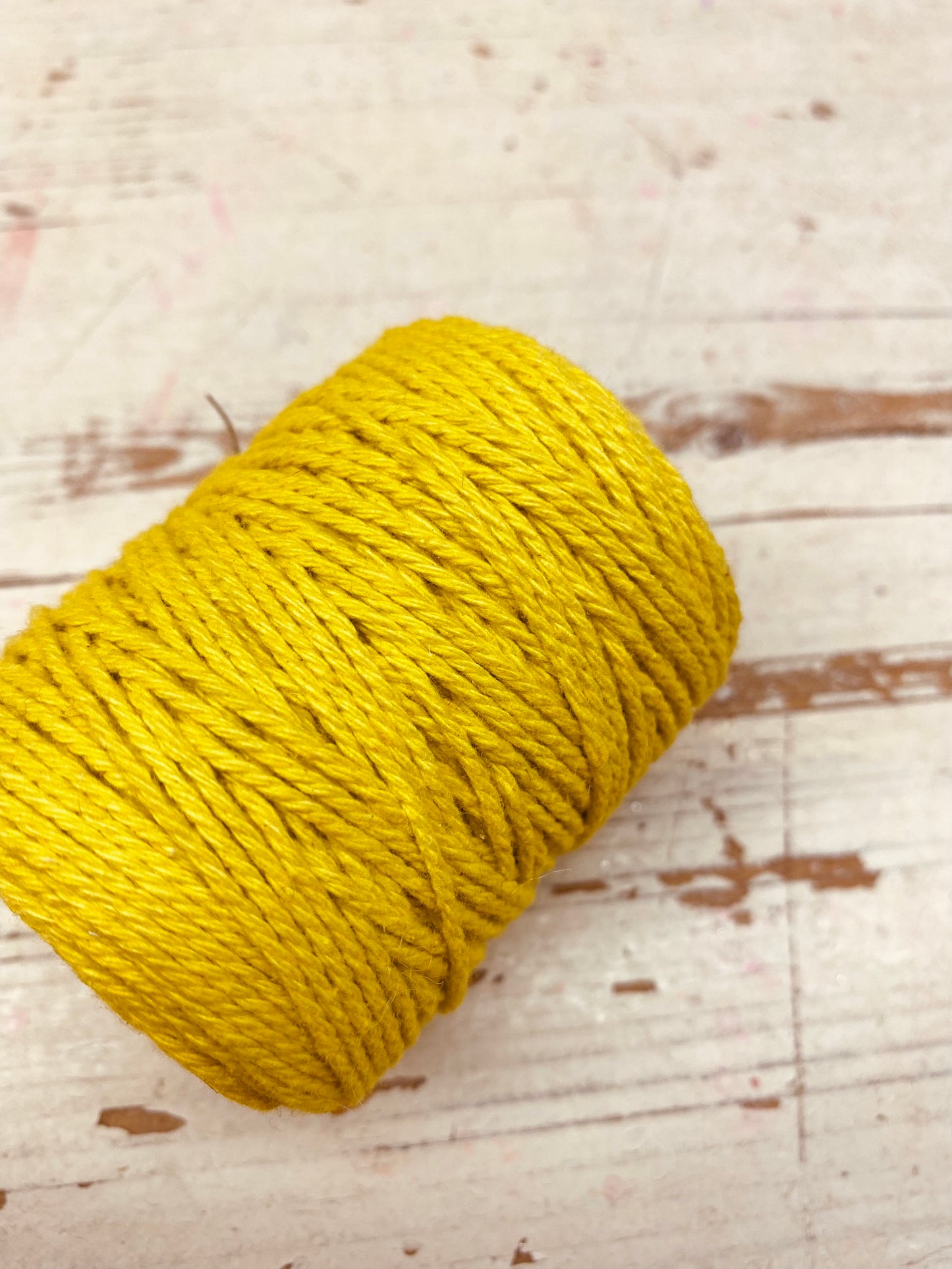 katoen Wol 2mm dik x L50m, geel, per rolletje