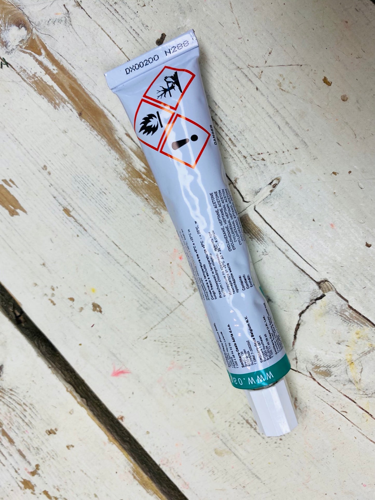Koudlijm tube