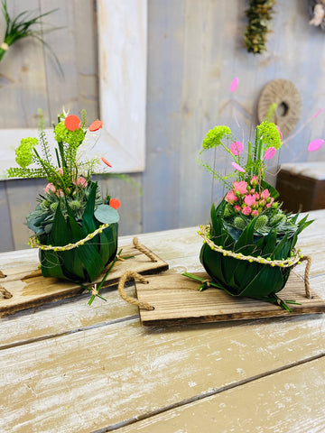 Wiebelende zomerse bloemenbol