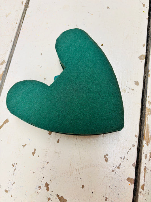 Oasis hart, plastic onderzijde, doorsnee 15cm, per stuk