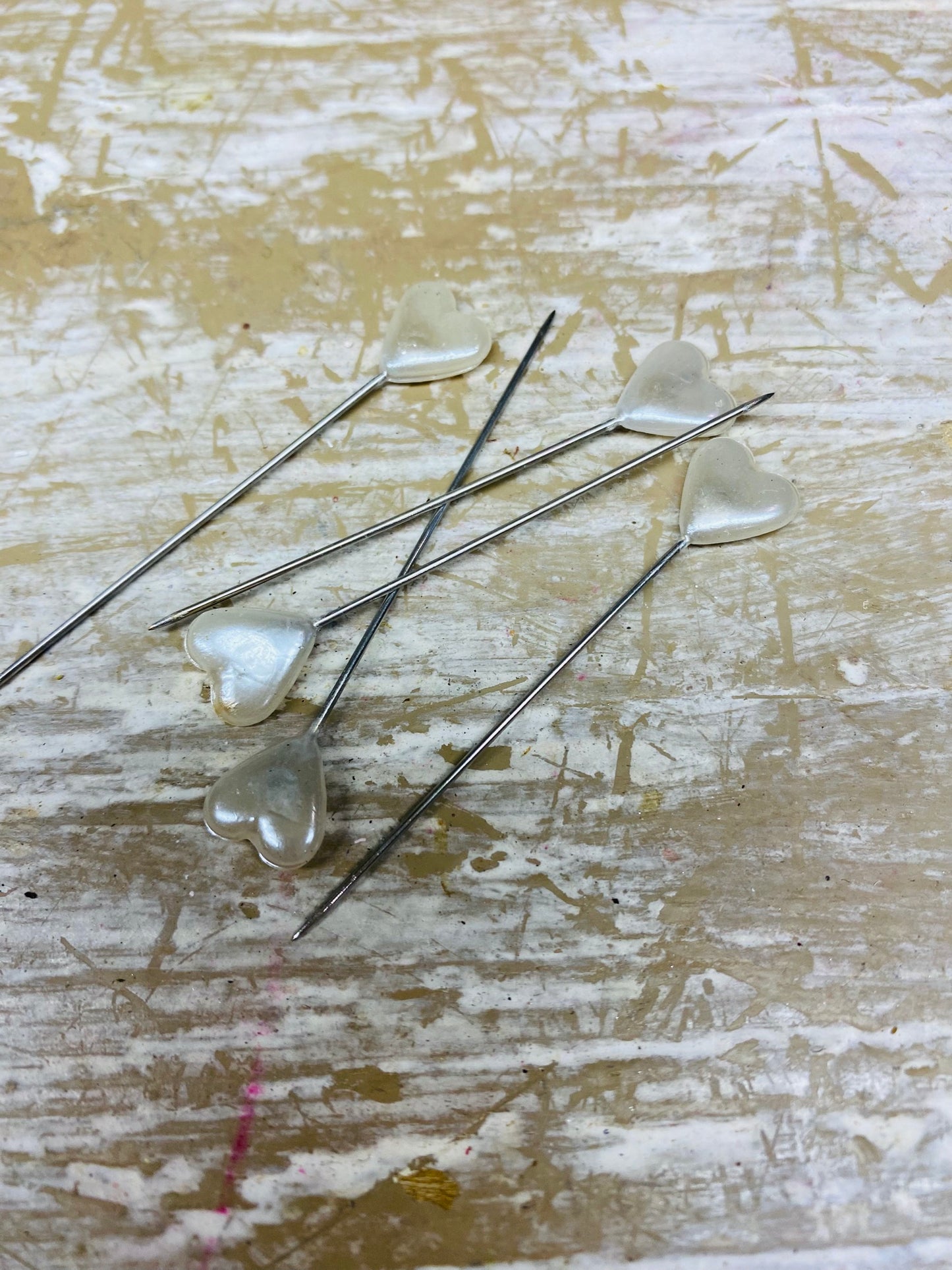 Speldenkop, hartje, per 4stuks, wit / parelmoer