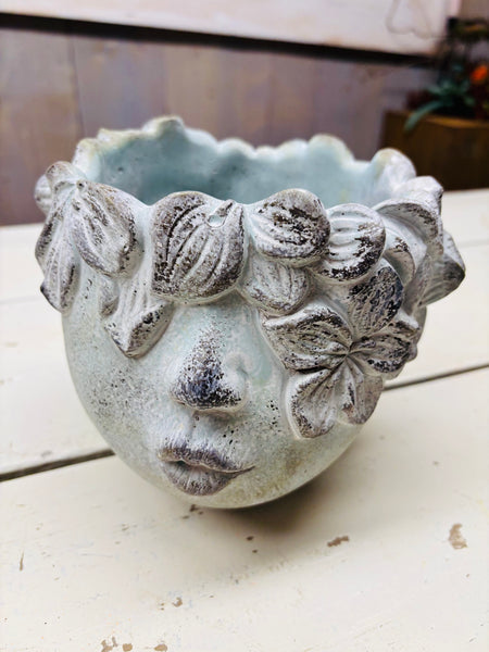 Stenen bloempot, met kinder gezichtje, D19 H15cm, heel licht blauw, per stuk