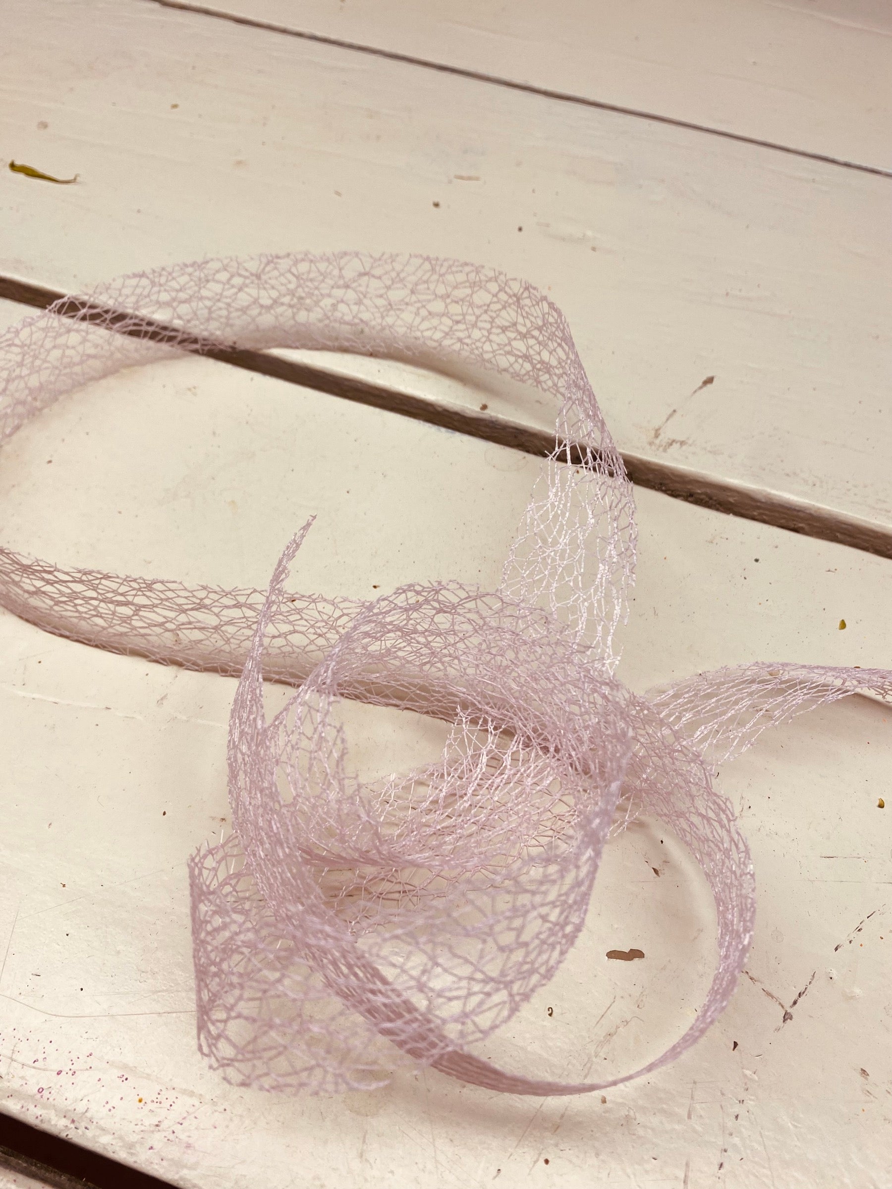 Lint opengewerkt, licht roze, Br30mm, per 1mtr