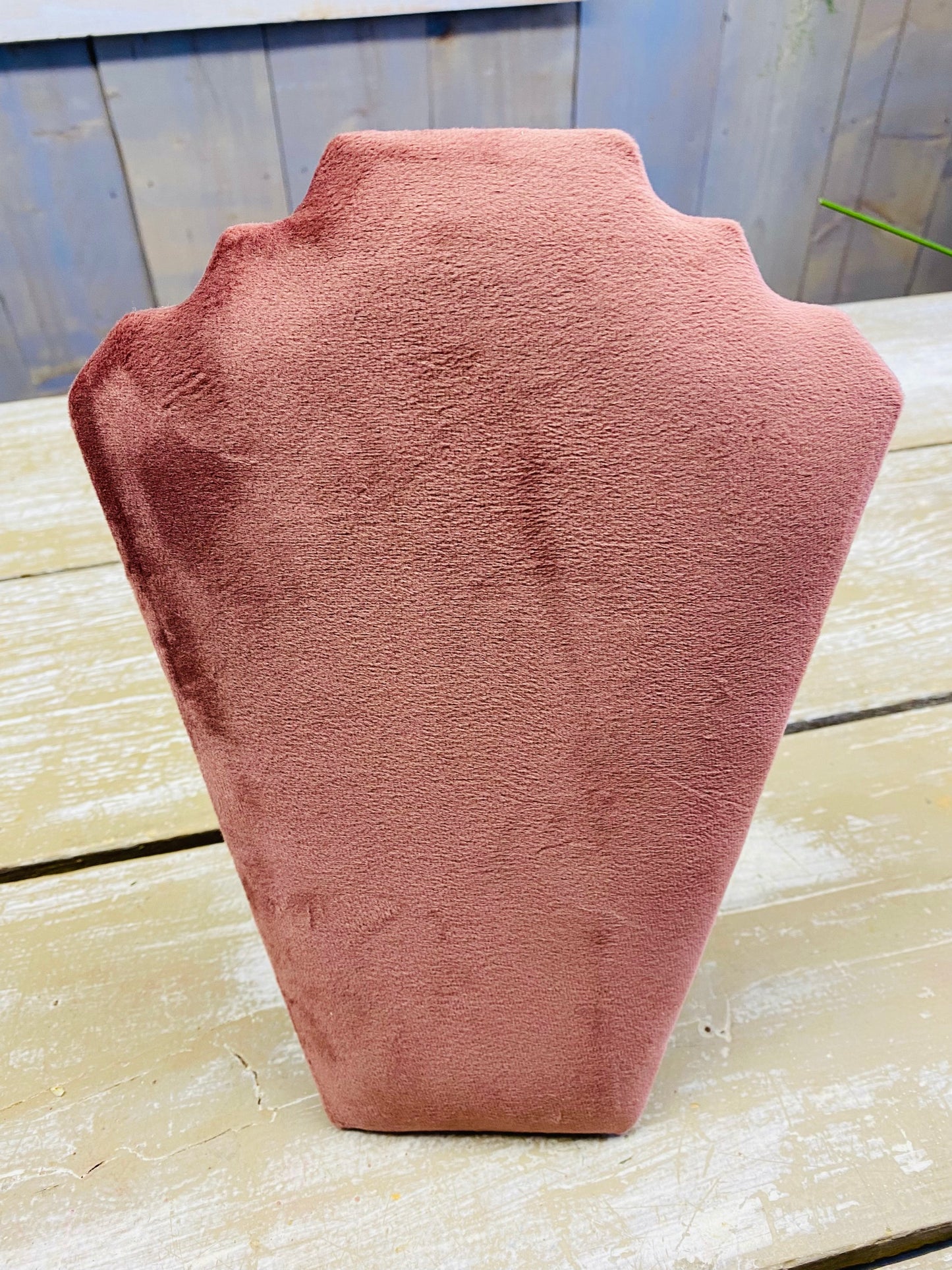 Sierraden houder, oud roze fluweel op kartonnen ondergrond, staand, H32cm, br21cm