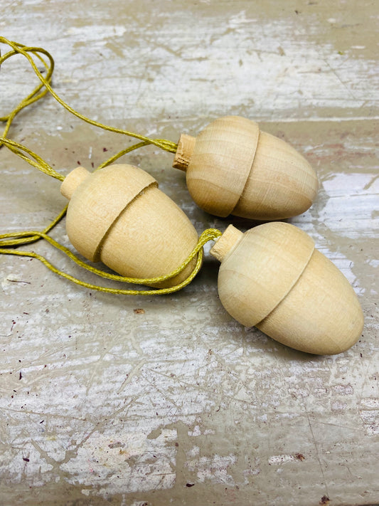 Houten Eikel dopjes met eikels, per 3 stuks