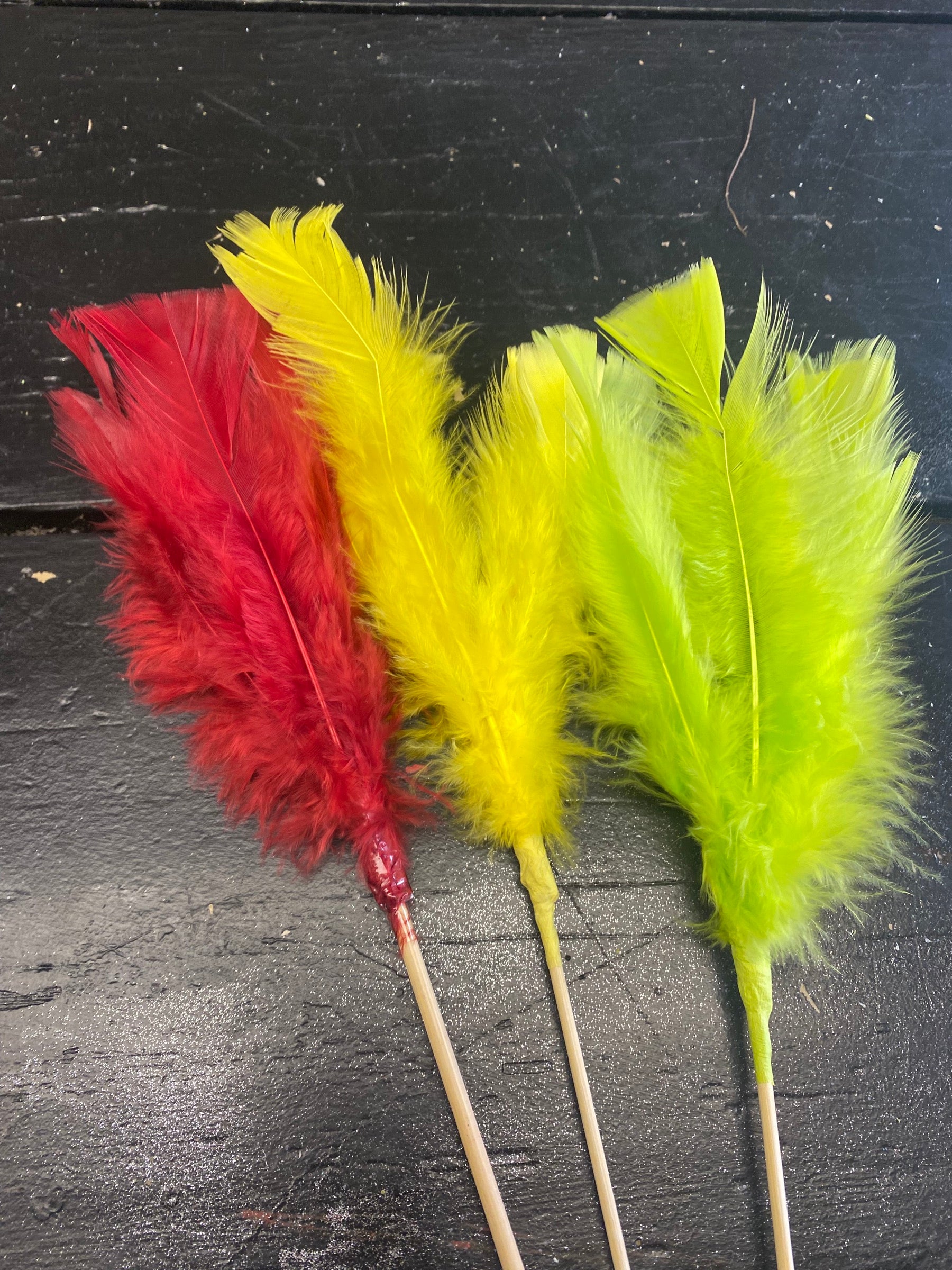 veertjes op stok, rood, geel, groen, per 3stelen