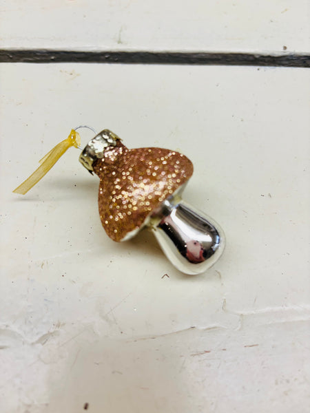 Kerst ornament Paddenstoel, glas zilver met champagne kleur, L5,5cm, Br.3cm, per stuk