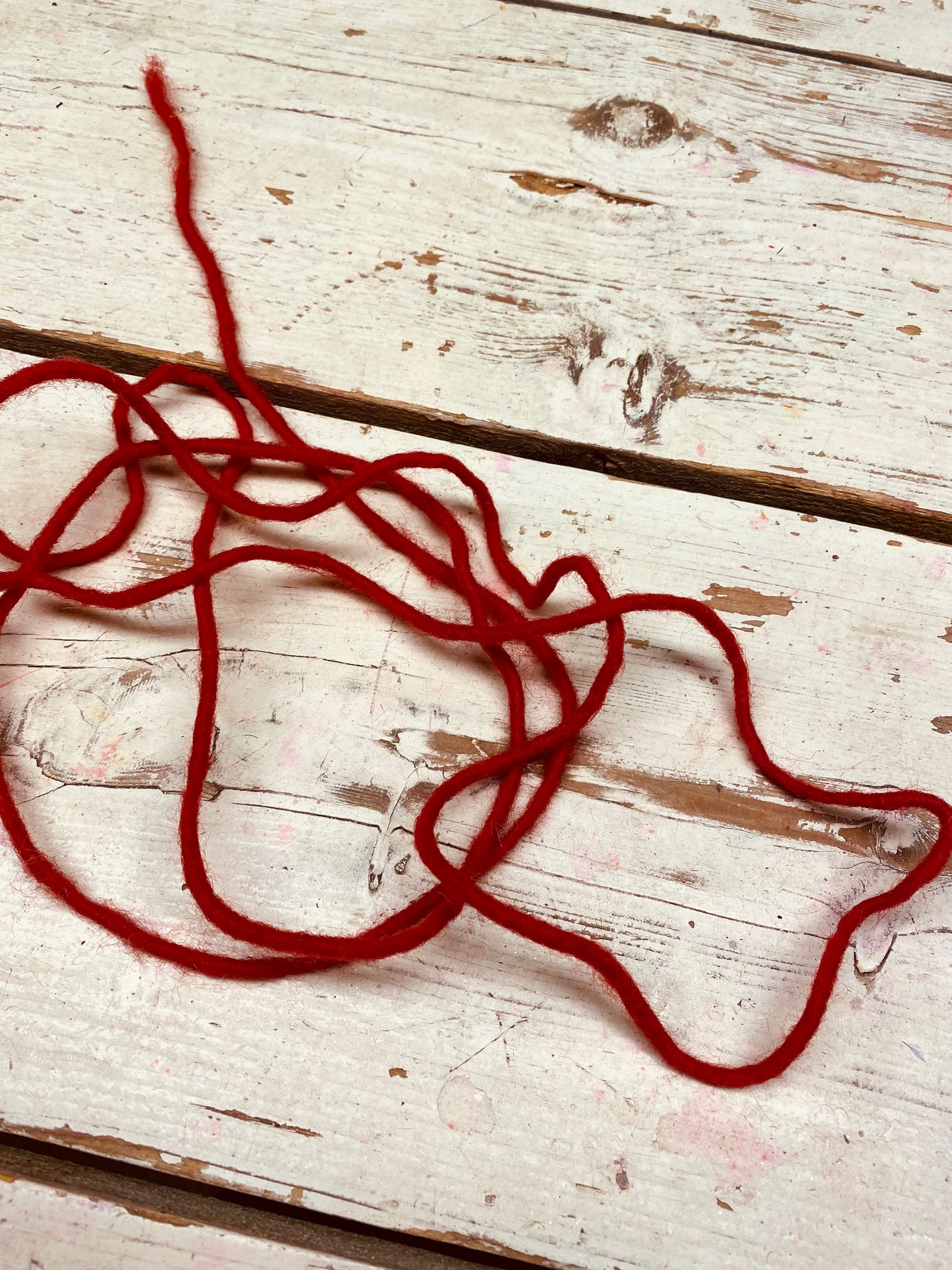 Wol middel dik, rood, per meter