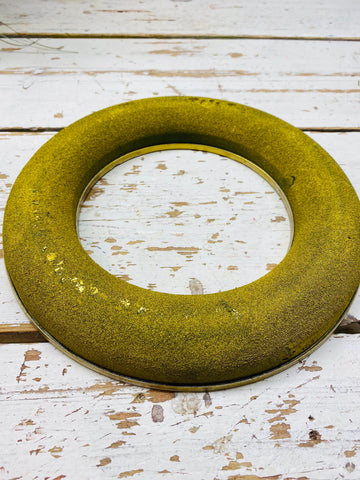 Steekschuim krans goud geverfd 25 cm per stuk