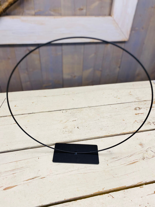 IJzeren ring op voetje, zwart, 25cm doorsnee, per stuk