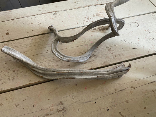 Curly vine tak, middel dik, wit, per twee stuks