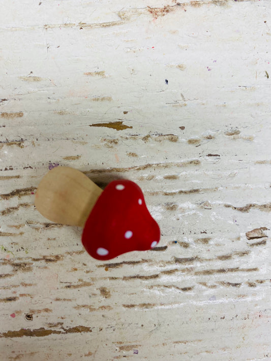 Paddestoeltje, hout, rood met witte stippen, per stuk, 2cm bij 2,5cm