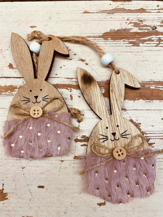 houten Paashaas hang ei, met oud roze stof, hoogte 11cm, per 2 stuks