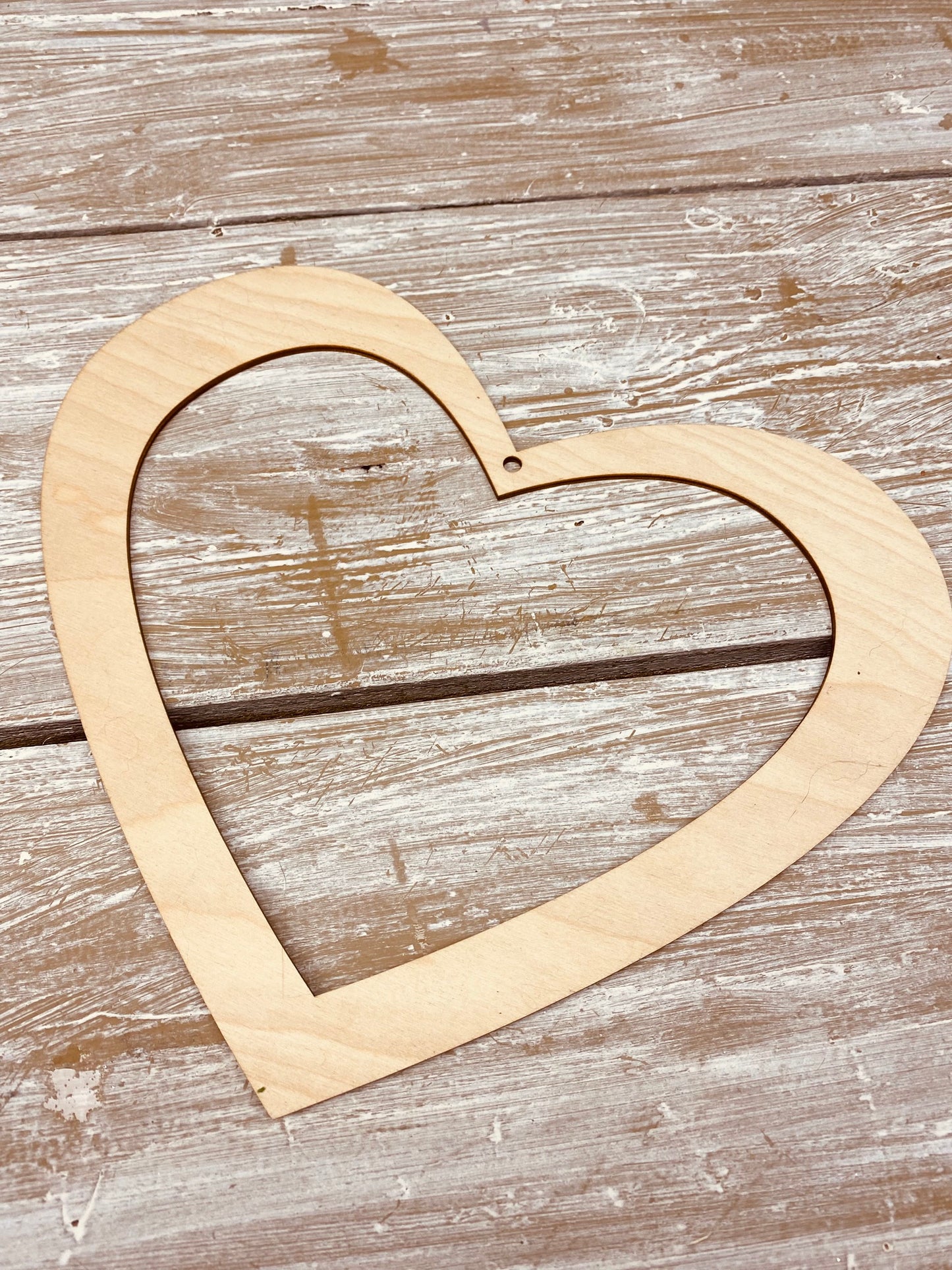 Hart hout naturel open aan binnenzijde, per stuk