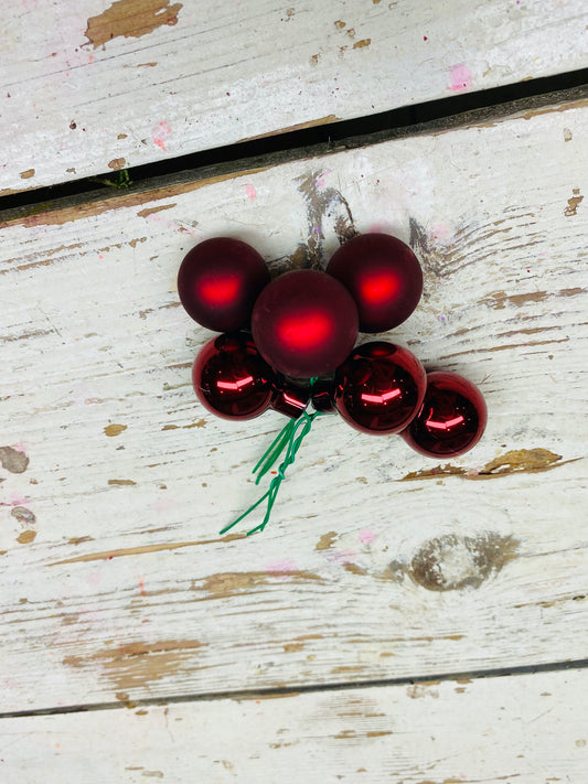 Kerstballen rood mat en glanzend, op draad, per 6 stuks
