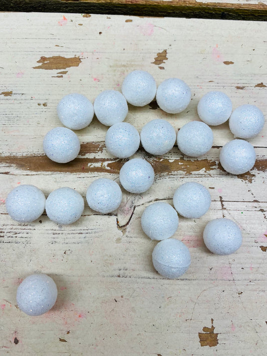 Kerst bolletjes, piepschuim/tempex, wit glimmend, tros 10 stuks, zonder steeltje