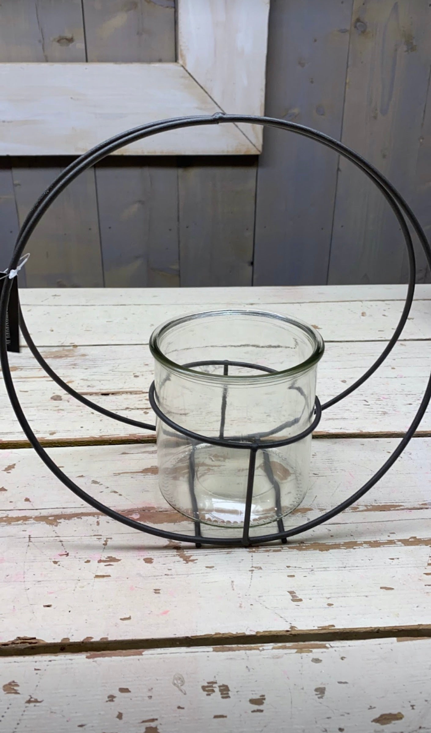 Dubbele ijzeren Ring, met glazen vaasje, D12cm, H13cm