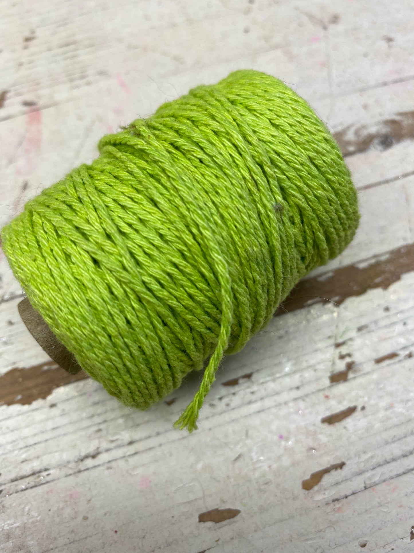 katoen Wol 2mm dik x L50m, lime groen, per rolletje